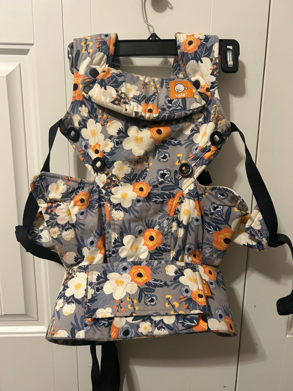 Tula Floral Carrier – Gray with Orange and White Flowers